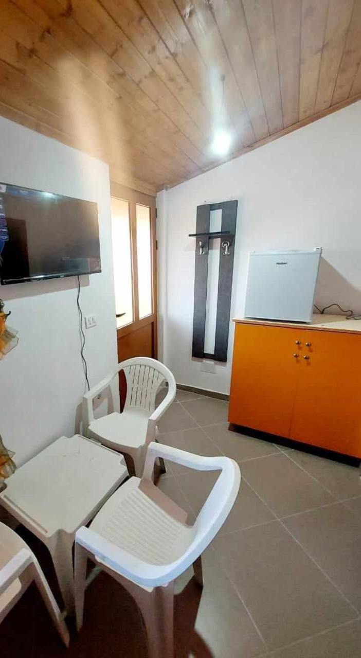 Guest House Xhaferaj Μπεράτ Δωμάτιο φωτογραφία